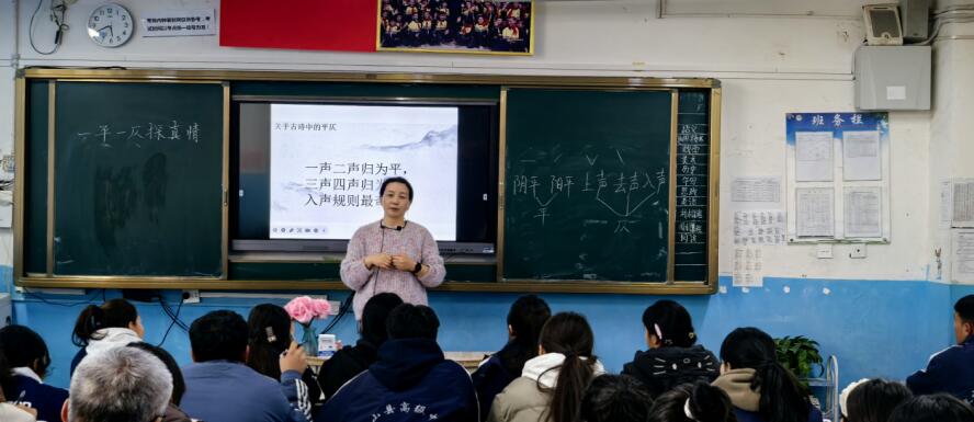 吳菊花老師在授課。趙敏 供圖