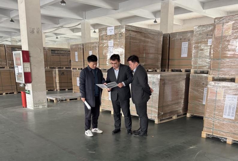 走訪小微企業(yè)，了解金融需求。