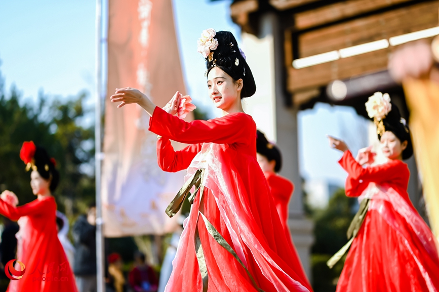 古風(fēng)演繹。人民網(wǎng)記者 慎志遠(yuǎn)攝