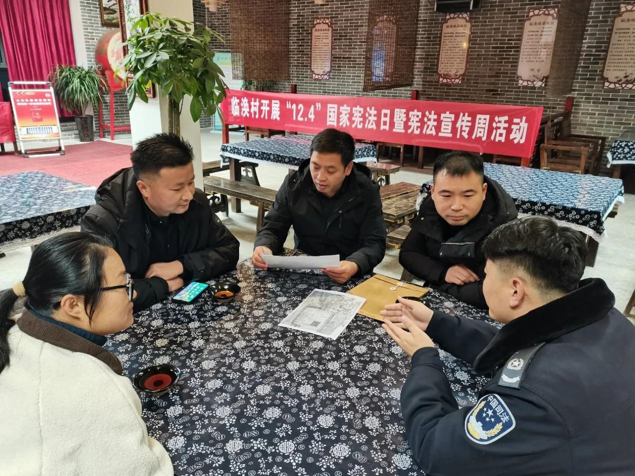 當(dāng)?shù)叵嚓P(guān)部門開展法治宣傳工作。 濉溪縣司法局供圖