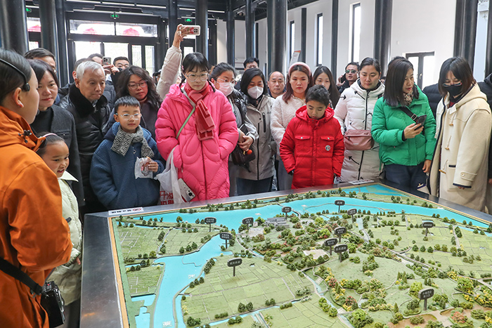 參觀凌家灘國(guó)家考古遺址公園。含山縣委宣傳部供圖