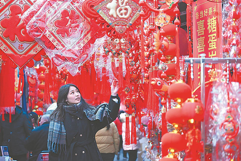 選購(gòu)掛飾迎新年
