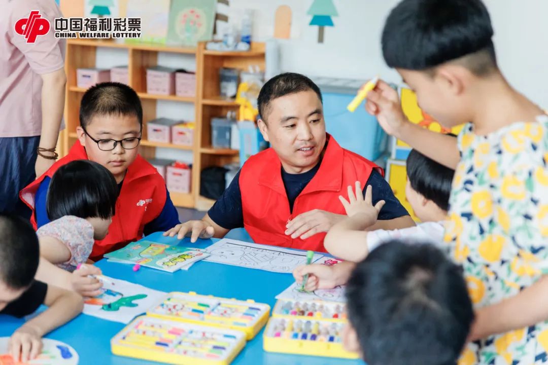 “福澤江淮 彩惠民生”福彩銷售員走進(jìn)公益金項(xiàng)目活動(dòng)。合肥福彩供圖