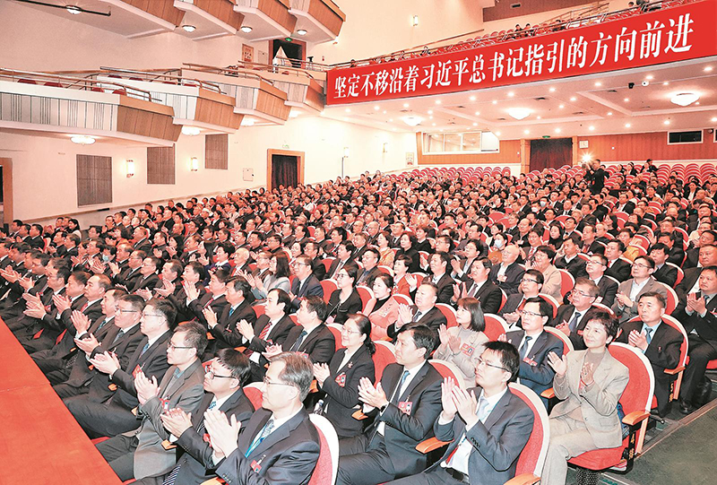 1月22日下午，中國(guó)人民政治協(xié)商會(huì)議第十三屆安徽省委員會(huì)第三次會(huì)議圓滿(mǎn)完成各項(xiàng)議程，在安徽大劇院勝利閉幕。本報(bào)記者 楊竹 許昊 攝