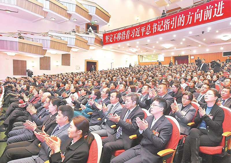 1月24日上午，安徽省第十四屆人民代表大會第三次會議圓滿完成預定的各項任務，勝利閉幕。本報記者 程兆 范柏文 攝