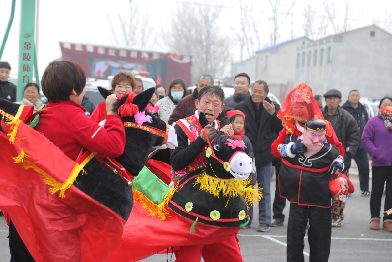 民俗踩街活動(dòng)現(xiàn)場(chǎng)。
