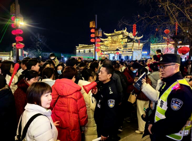 銅陵公安用堅守和奮斗守護(hù)萬家平安。