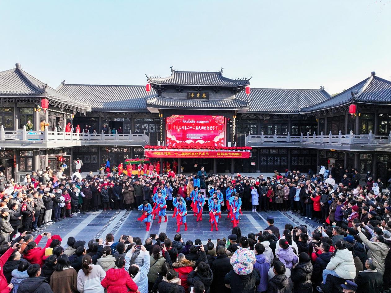 三河古鎮(zhèn)非遺民俗表演現(xiàn)場。肥西縣文旅局供圖