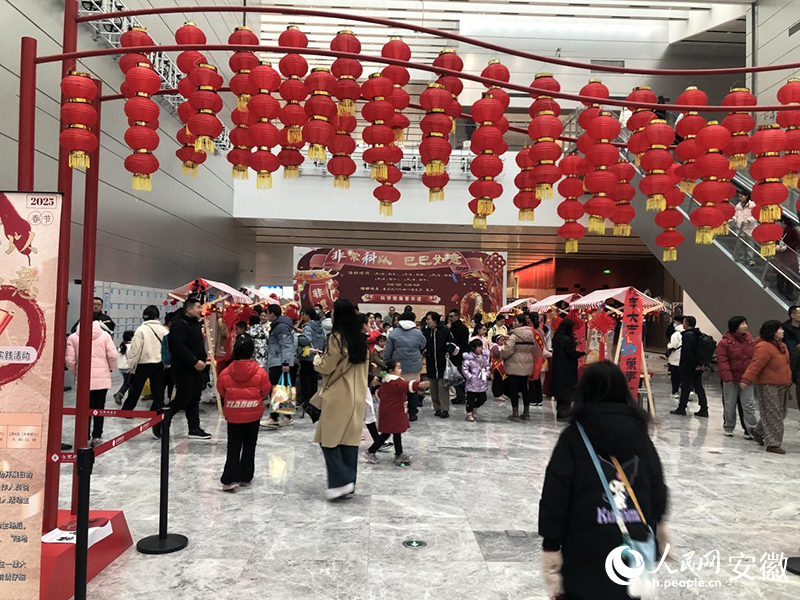 “非遺+科學”主題活動現(xiàn)場。人民網 呂歡歡攝