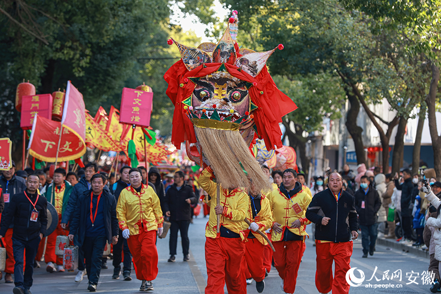 籍山鎮(zhèn)的下文魚(yú)燈。人民網(wǎng)記者 張俊攝