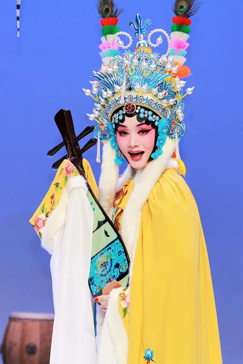 王麗娟演出樅陽(yáng)腔劇目《御史夫人》。受訪者供圖