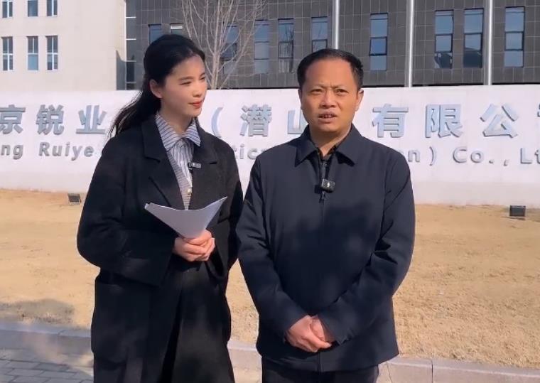 局長(zhǎng)化身“講解員”，搭建就業(yè)“云橋梁”。