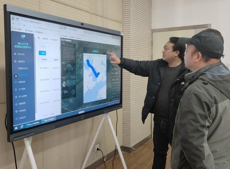 安徽移動(dòng)打造的黃山太平湖5G+智慧漁業(yè)平臺(tái)。