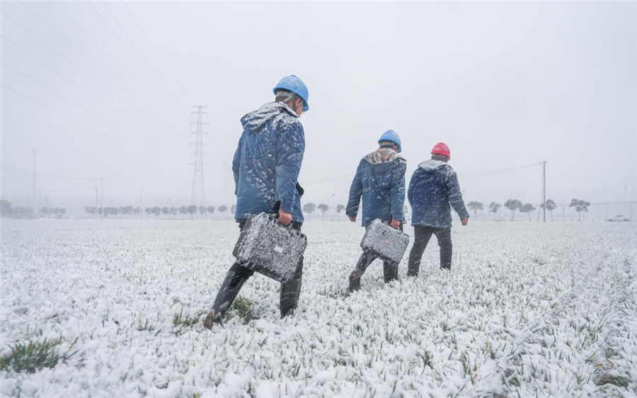 雪中巡線。