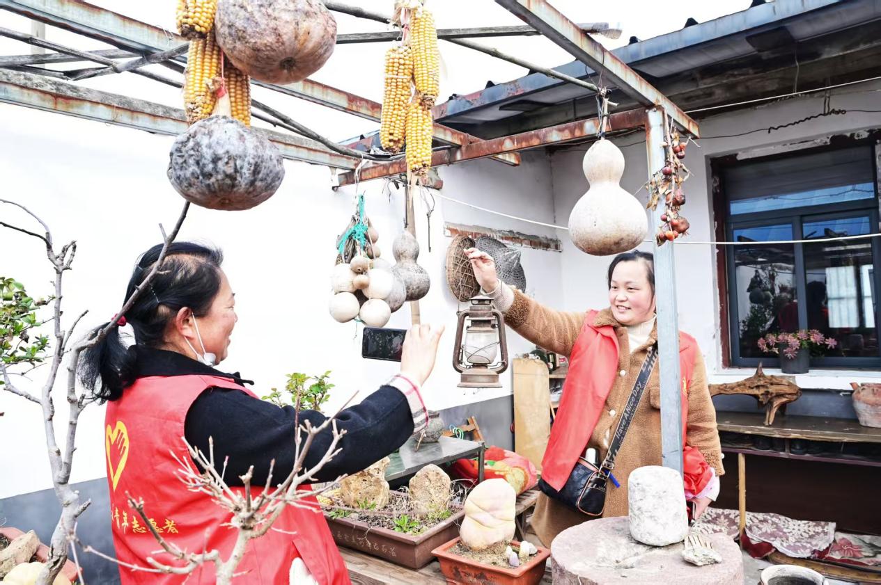 參觀打卡耿皇村美麗庭院。