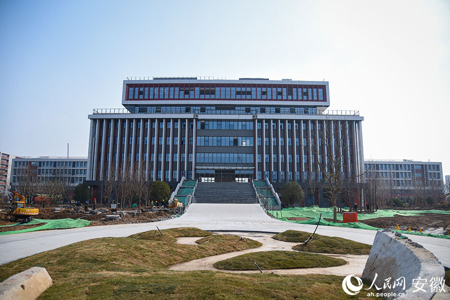 建設(shè)進(jìn)度正在加速推進(jìn)中的蚌埠三中淮上校區(qū)。人民網(wǎng)記者 李希蒙攝
