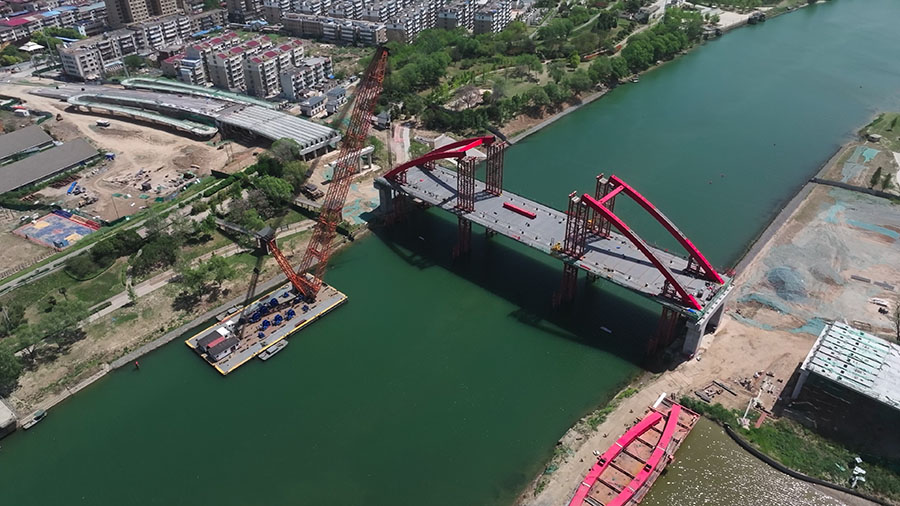 太和縣人民路潁河大橋項(xiàng)目施工現(xiàn)場(chǎng)。安徽建工建設(shè)投資集團(tuán)供圖