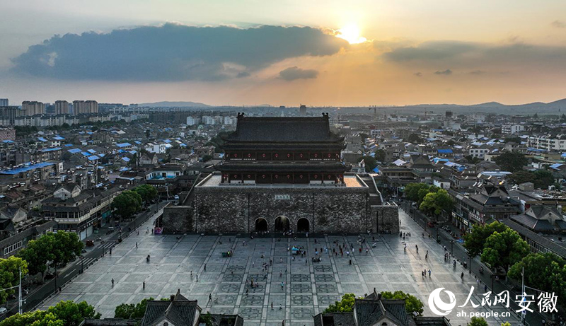 俯瞰鳳陽(yáng)縣明中都城鼓樓。人民網(wǎng)記者 陶濤攝