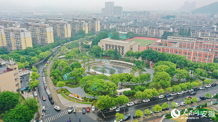 口袋公園被市民譽為家門口的“詩和遠(yuǎn)方”。人民網(wǎng)記者 張俊攝