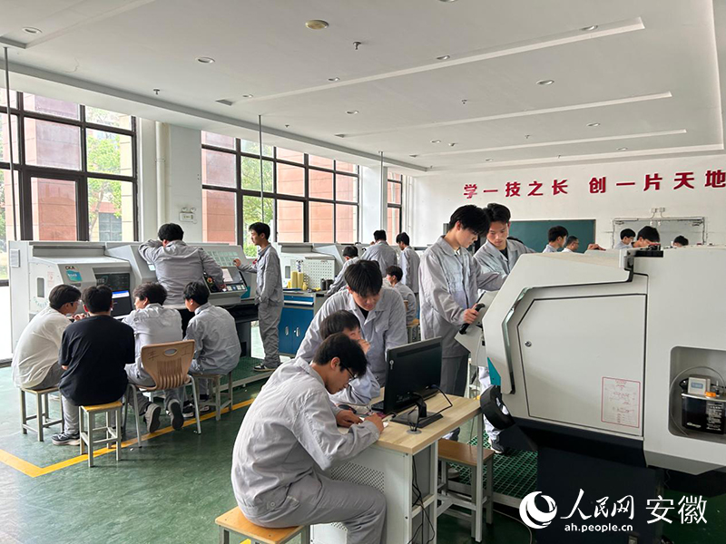 皖北經濟技術學校內，學生正在上課。人民網(wǎng)記者 高飛躍攝