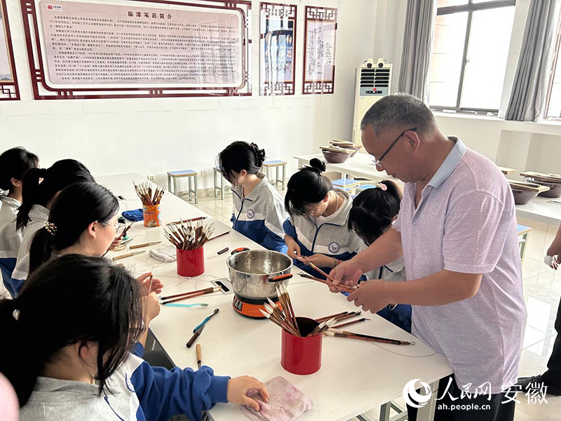 皖北經濟技術學校內，學生正在上課。人民網(wǎng)記者 高飛躍攝