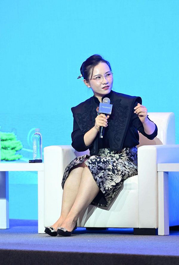 徐娜發(fā)言。