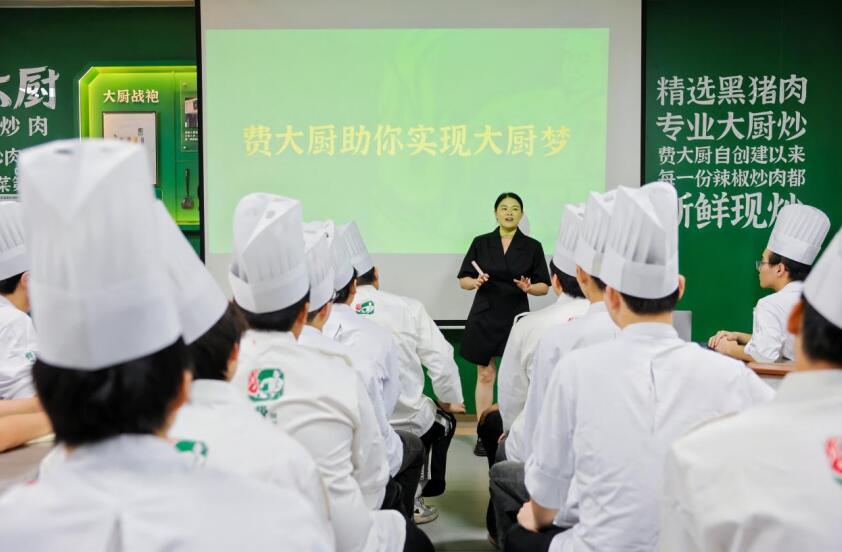 中國東方教育與費(fèi)大廚聯(lián)合創(chuàng)辦的校企定向班。