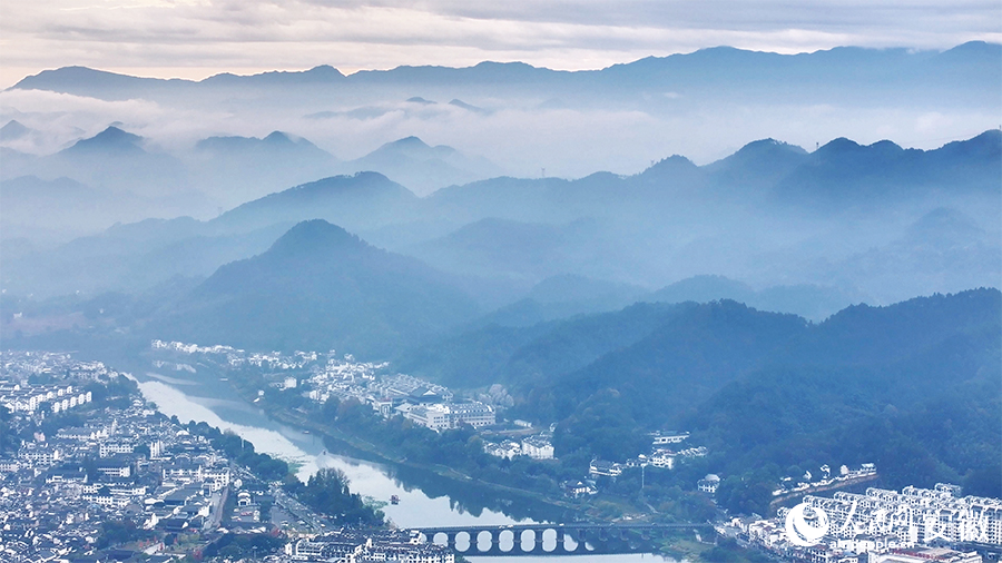 雨后徽州古城美如畫。人民網(wǎng) 郭昊攝
