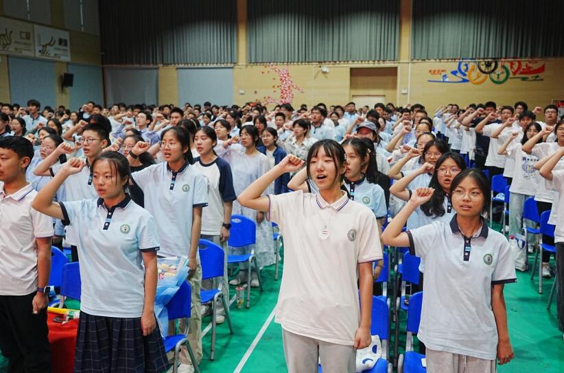合肥一六八玫瑰園學校東校2025屆九年級畢業(yè)典禮。