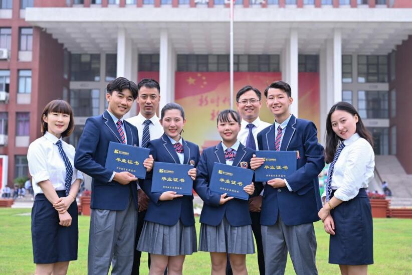 中國東方教育畢業(yè)學子。中國東方教育供圖