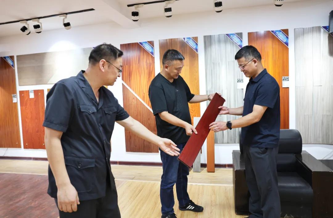 碭山縣法院走訪企業(yè)。碭山縣法院供圖