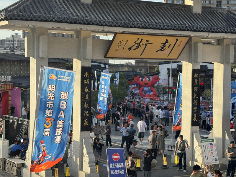 “剋BA”在當(dāng)?shù)貏w街舉行。人民網(wǎng) 呂歡歡攝