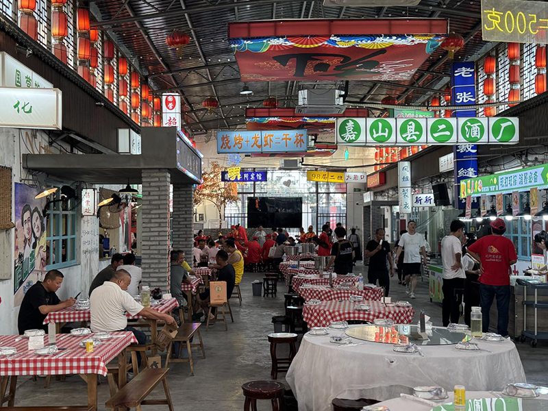 剋街夜市。 人民網(wǎng) 呂歡歡攝