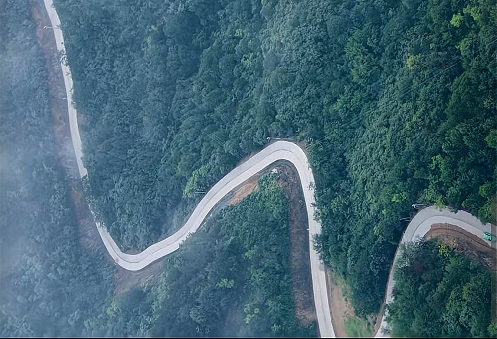 新建成的畬沖片區(qū)進(jìn)山道路鳥(niǎo)瞰。