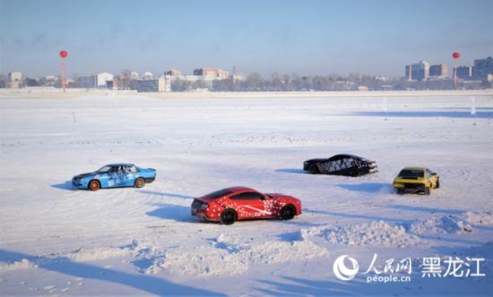 黑河寒地試車現(xiàn)場。人民網(wǎng) 蘇靖剛攝
