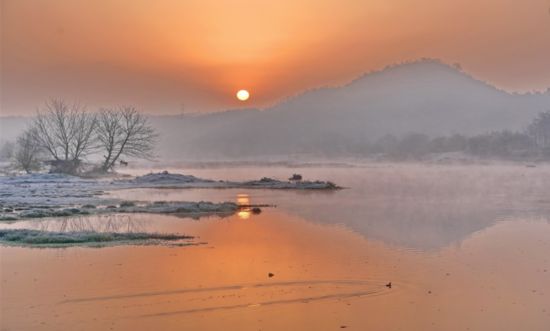 安徽休寧：冬日鄉(xiāng)村亦醉人