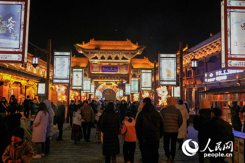 湟源縣丹噶爾古城內(nèi)熱鬧非凡。人民網(wǎng) 馬可欣攝 