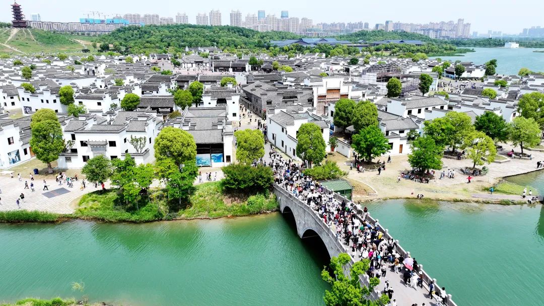 “五一”期間的古民居博覽園。劉晨攝