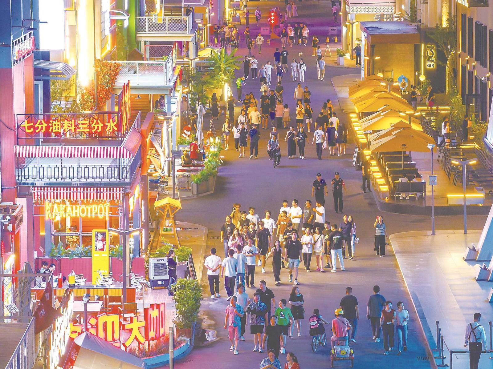 合肥市新糧倉文化商業(yè)合集人流如織。